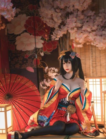 欧美街拍红色西装_BD英语神马在线观看